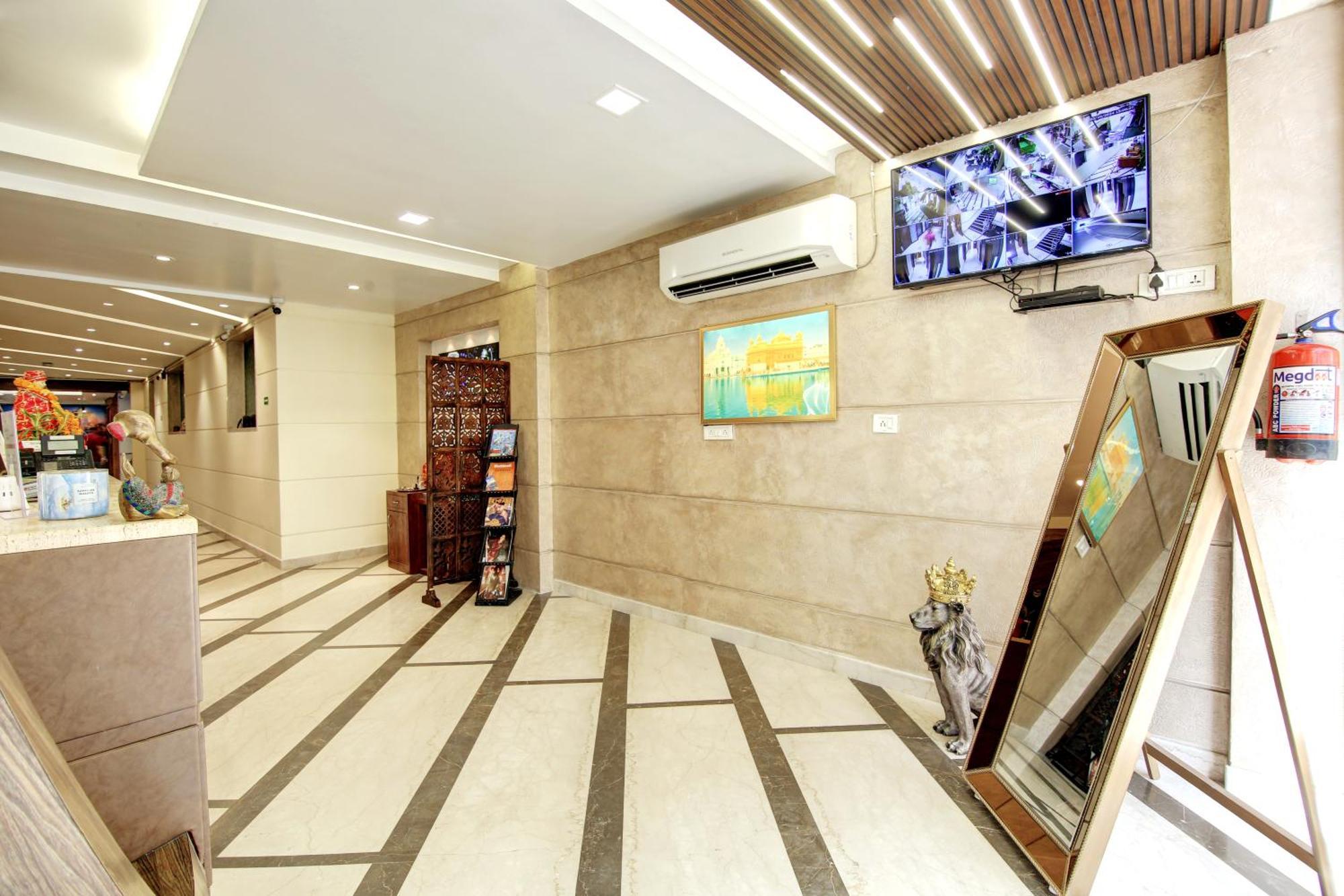 Hotel Neu Villa - Near Connaught Place & New Delhi Railway Station Dış mekan fotoğraf
