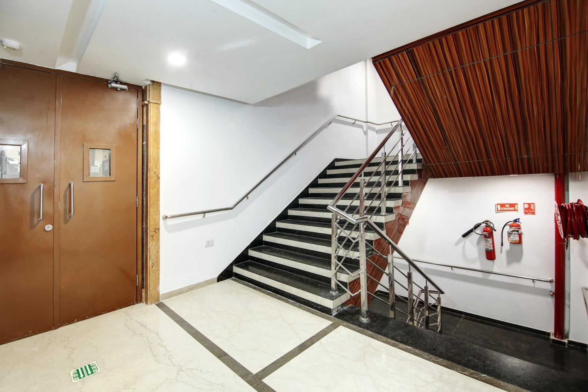 Hotel Neu Villa - Near Connaught Place & New Delhi Railway Station Dış mekan fotoğraf